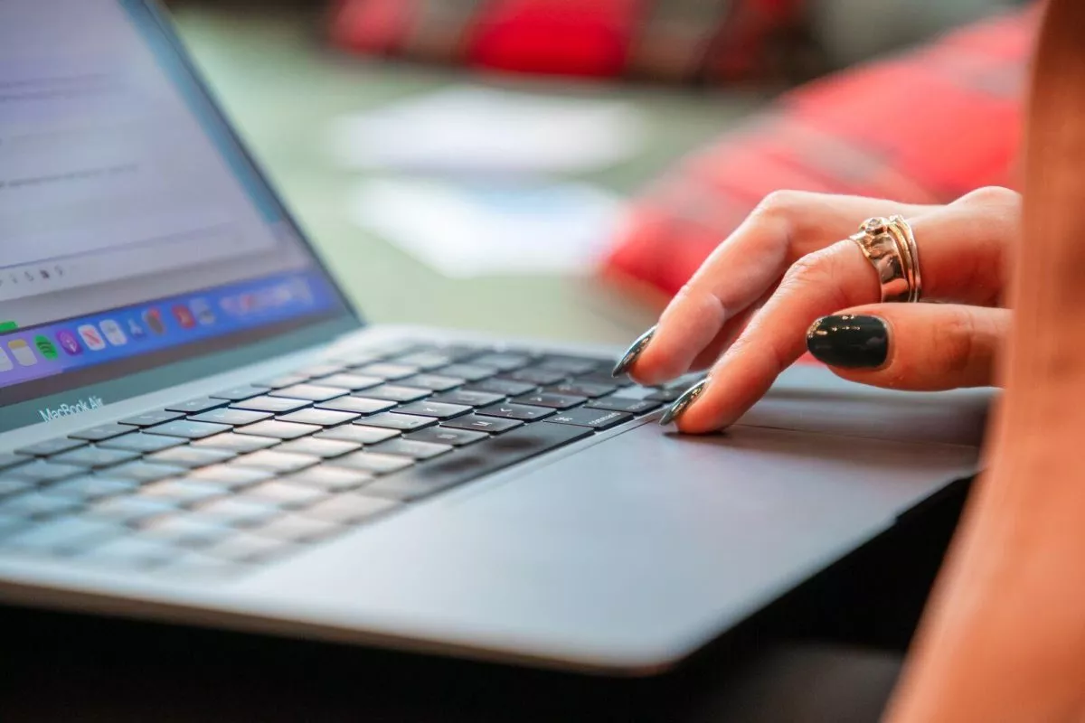 Laptop female hands