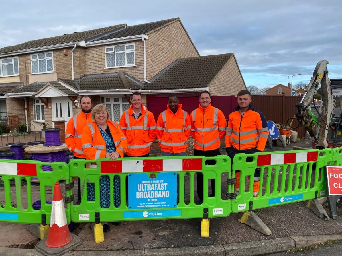 MP Jane Hunt with City Fibre Representatives JPEG